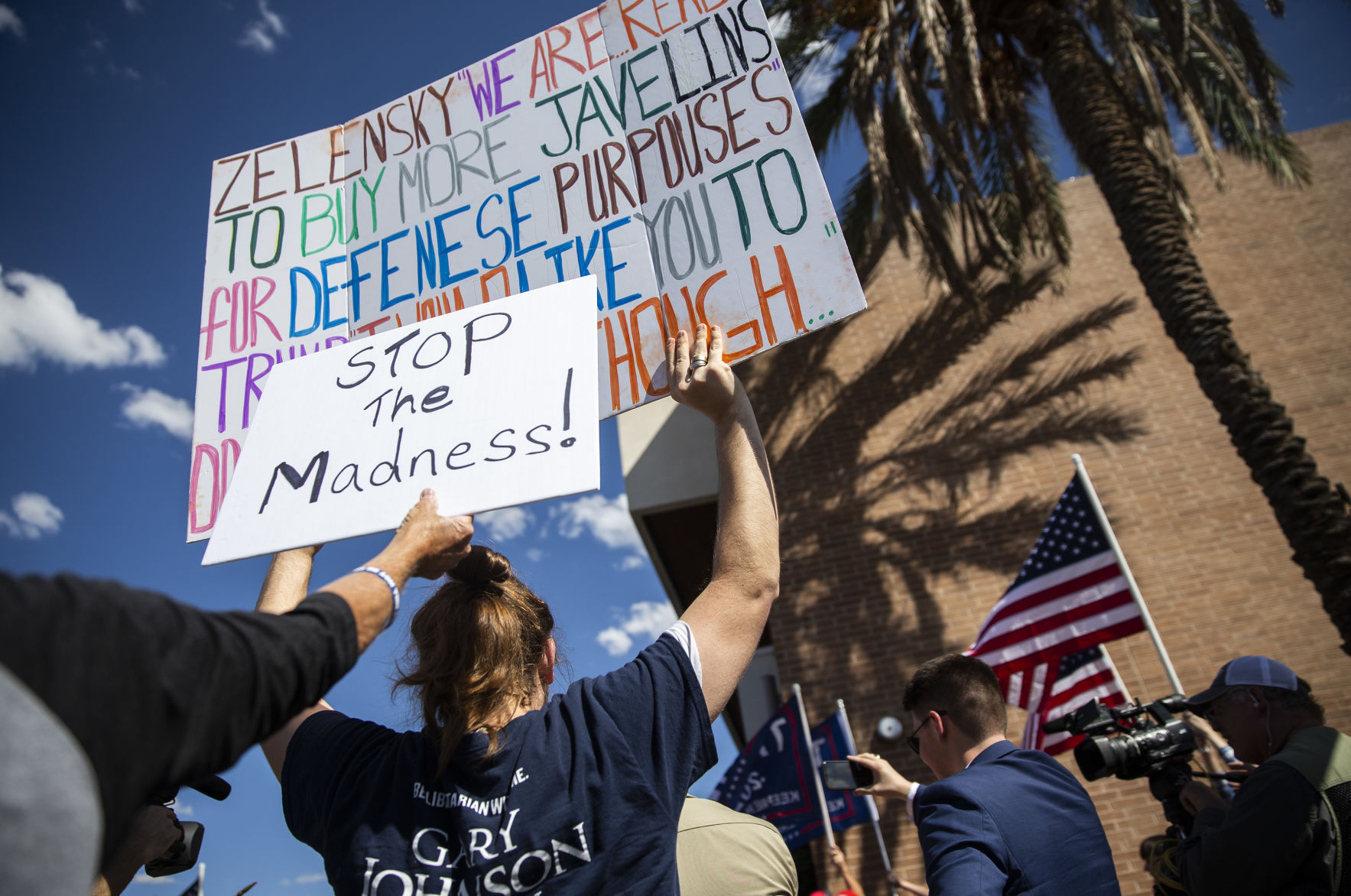 Anti-impeachment protest in Tucson